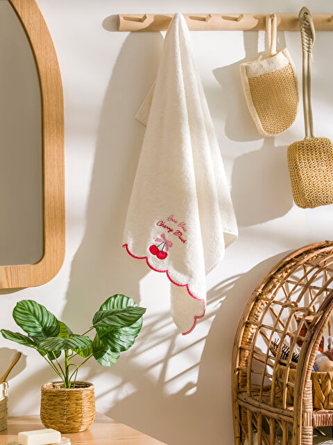 LCW HOME Kiraz Nakışlı Pamuklu Yüz Havlusu 50x80 cm - S5ME73Z8-EEW