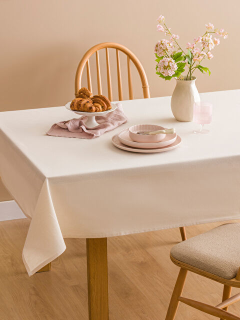LCW HOME Fırfır Detaylı Masa Örtüsü 150x220 cm - S61305Z8-FEF