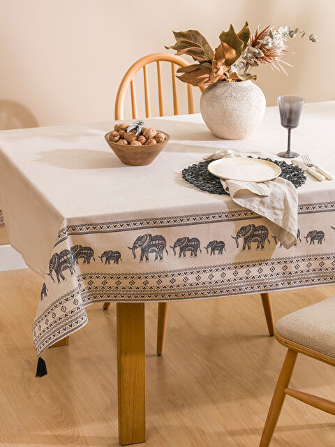 LCW HOME Fil Baskılı Masa Örtüsü 150x200 cm - S61309Z8-F9C