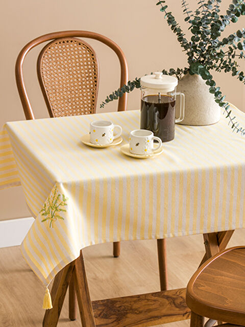 LCW HOME Çiçek Nakışlı Masa Örtüsü 90x90 cm