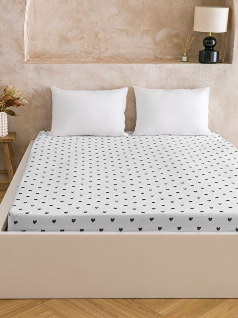 LCW HOME Kalp Baskılı Çift Kişilik Lastikli Çarşaf - S61785Z8-LQJ