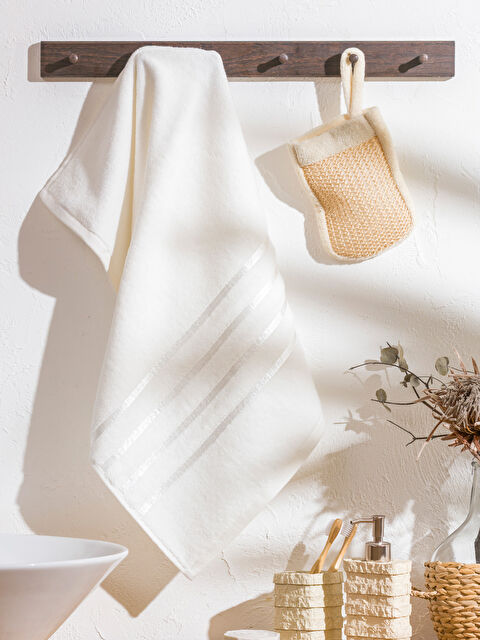 LCW HOME Desenli Pamuklu Yüz Havlusu 50x80 cm