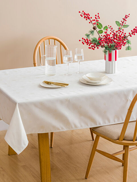 LCW HOME Masa Örtüsü 140x240 cm - S63258Z8-GHW