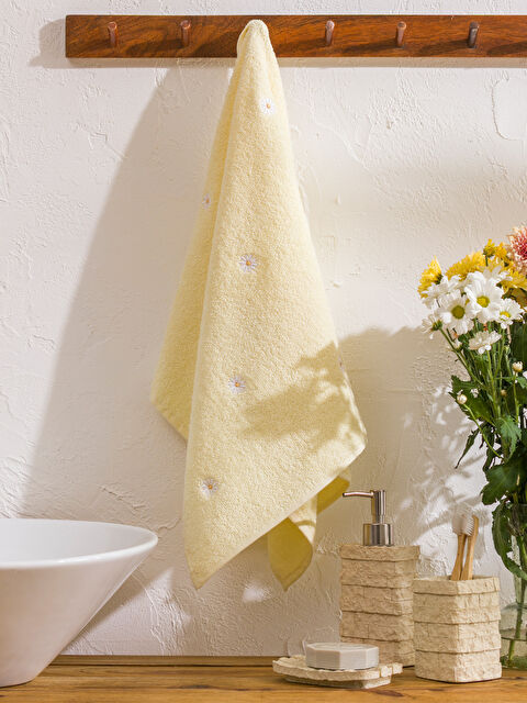 LCW HOME Papatya Nakışlı Pamuklu Yüz Havlusu 50x80 cm - S5R663Z8-SAA