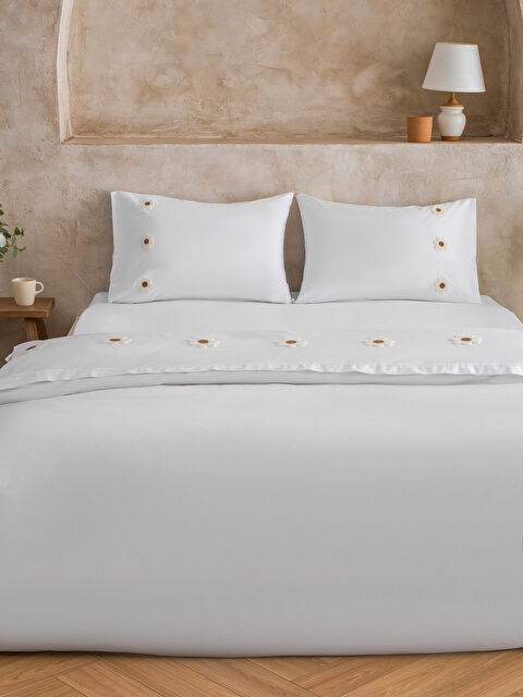 LCW HOME Çiçek Nakışlı Çift Kişilik Nevresim Seti  - S65876Z8-J5E