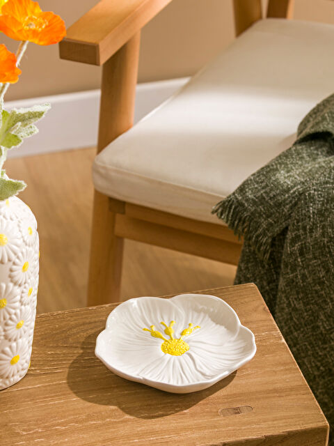 LCW HOME Flower Figured Ceramic Cake Plate 15 cm - S6CU04Z8-M0T