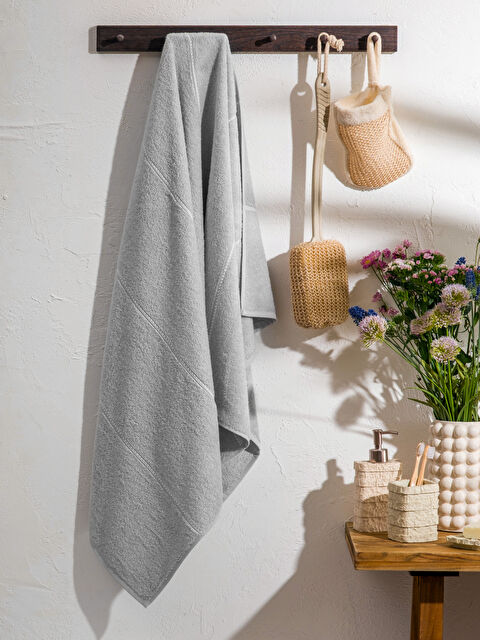 LCW HOME Indulge in the plush comfort of our Cotton Bath Towel, sized at 70x140 cm. - S6HQ26Z8-CUZ