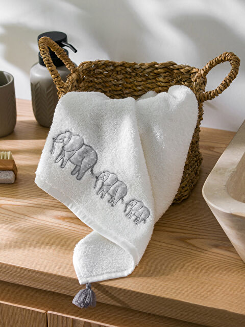 LCW HOME فوطة وجه قطن مطرزة 50x80 سم - W3DJ07Z8-EEW