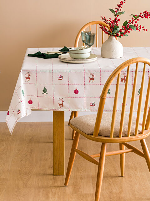 LCW HOME Yılbaşı Temalı Masa Örtüsü 150x150 cm - W3ID76Z8-LQB