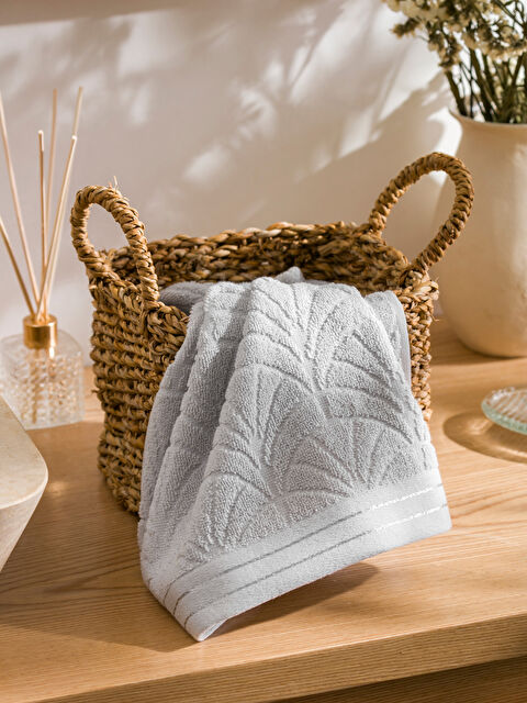 LCW HOME Desenli Yüz Havlusu 50x80 cm