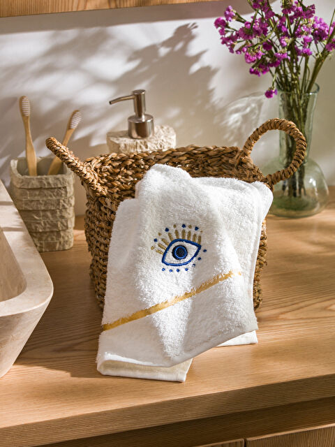 LCW HOME Pamuklu Göz Nakışlı Yüz Havlusu 50x80 cm - W4AJ45Z8-EEW
