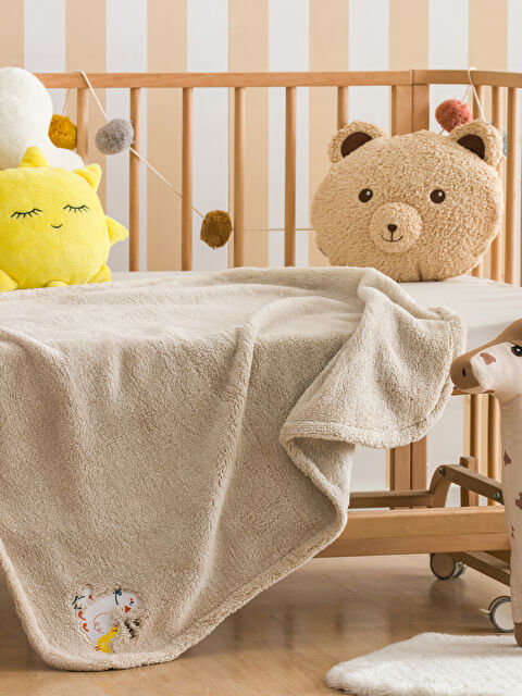 LCW baby Embroidered Plush Baby Blanket 80x100 cm - W4DS18Z1-FW6