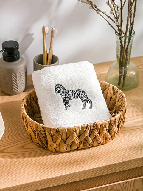 LCW HOME Nakışlı Yüz Havlusu 50x80 cm - W4H150Z8-EEW