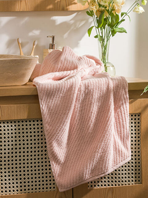 LCW HOME Desenli Banyo Havlusu 70x140 cm - W4H287Z8-JY6