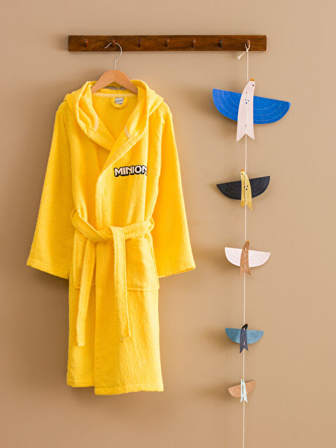 LCW HOME Minyonlar Baskılı Erkek Çocuk Bornoz - W4H586Z4-JR6