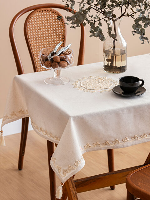 LCW HOME Dantelli Masa Örtüsü 90x90 cm - W4HO40Z8-V7F