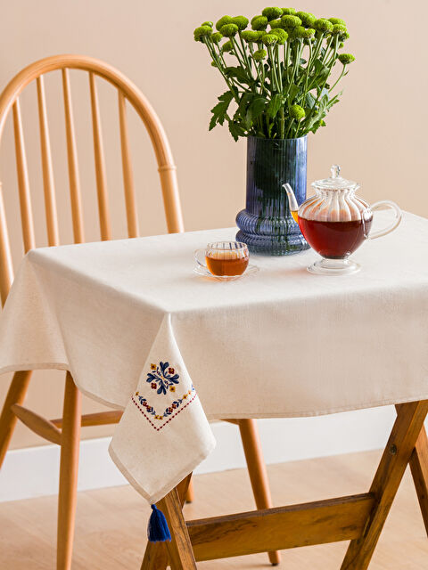 LCW HOME Çiçek Nakışlı Masa Örtüsü 90x90 cm