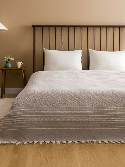 LCW HOME Çizgi Nakışlı Yatak Örtüsü 180x230 cm - W4HV11Z8-FYC