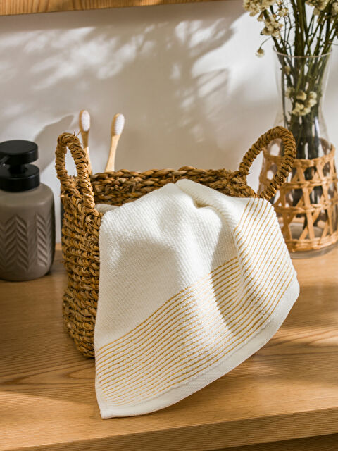 LCW HOME Çizgi Desenli Yüz Havlusu 50x80 cm