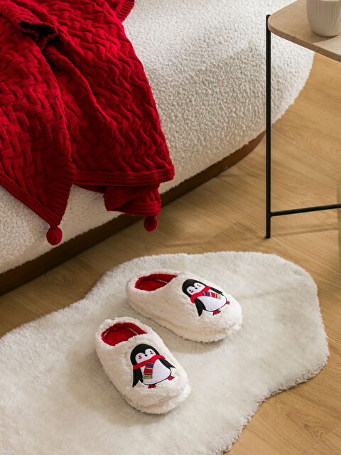 LCW HOME Nakışlı Pelüş Kadın Ev Terliği - W4JB87Z8-FDU