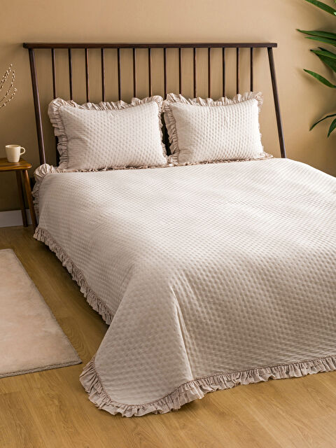 LCW HOME Fırfır Detaylı Çift Kişilik Yatak Örtüsü Seti - W4JC96Z8-EHW