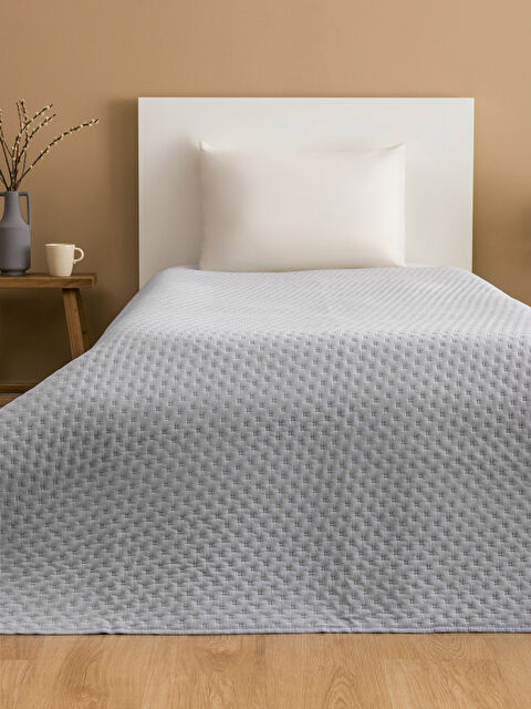 LCW HOME Tomurcuk Desenli Tek Kişilik Yatak Örtüsü - W4JU24Z8-CWL