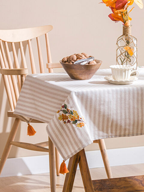 LCW HOME Nakışlı Püsküllü Masa Örtüsü 90x90 cm - W55979Z8-YG7