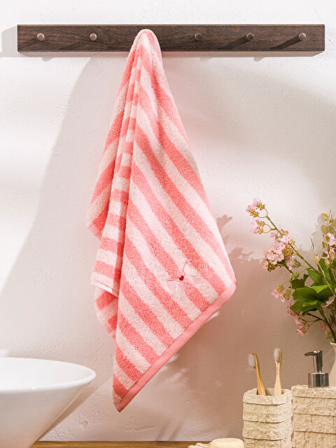 LCW HOME Çizgi Desenli Yüz Havlusu 50x80 cm - S61841Z8-QWK