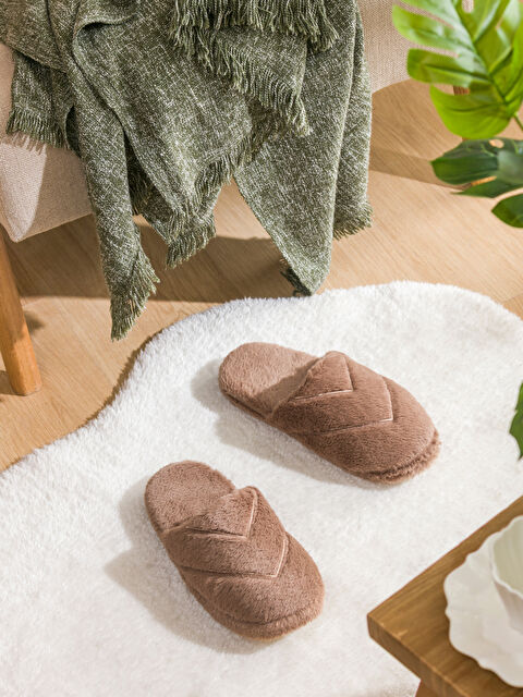 LCW STEPS Nakışlı Pelüş Kız Çocuk Ev Terliği - W5NB23Z8-HDW