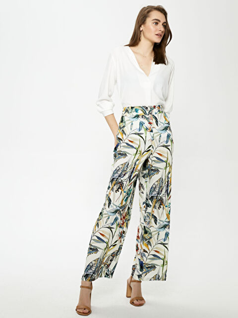 LCWAIKIKI Classic Elastic Waist Printed Viscose Women Trousers - S18722Z8-LRA