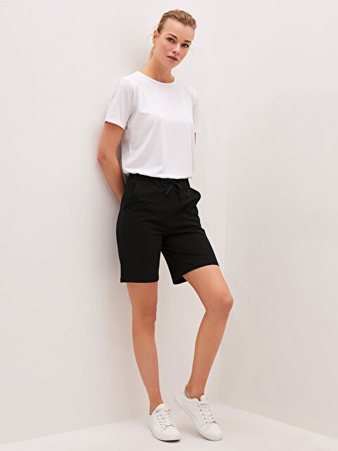 LCWAIKIKI Basic Elastic Waist Pocket Detailed Piqué Fabric Women's Shorts - S1AF75Z8-CVL
