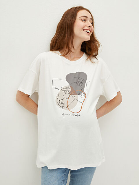 LCWAIKIKI Maternity تي شيرت للحوامل مطبوع بياقة دائرية وأكمام قصيرة - S1LR58Z8-FDU