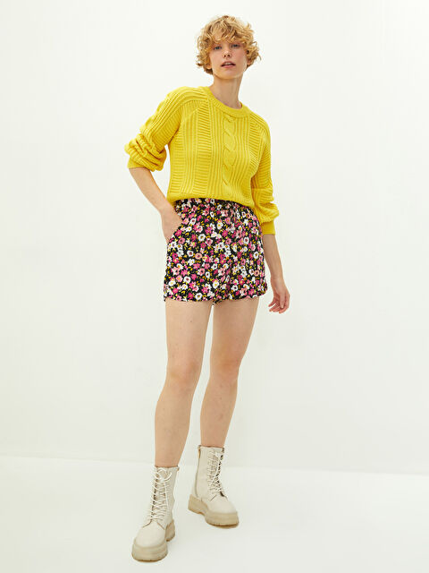 LCW Vision Beli Lastikli Çiçek Desenli Cep Detaylı Kadın Şort - S1MH82Z8-LQJ