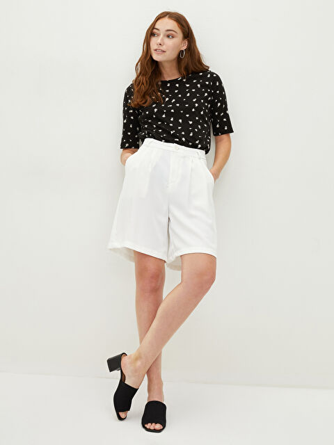 LCWAIKIKI Basic Bisiklet Yaka Çiçekli Kısa Kollu Pamuklu Kadın Tişört - W1G083Z8-LQJ