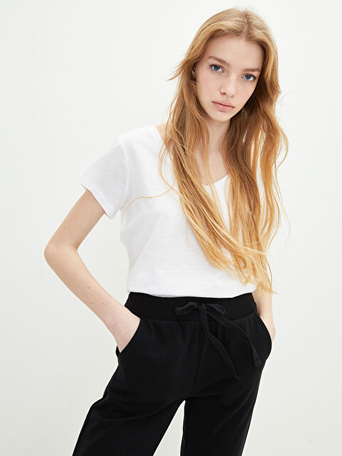 LCW Vision V Yaka Düz Kısa Kollu Pamuklu Kadın Tişört - S26516Z8-R9K