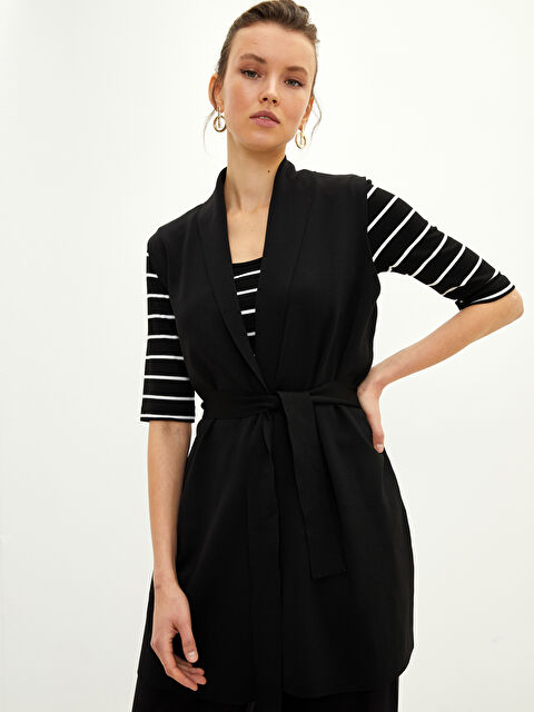 LCWAIKIKI Classic کەمەری یه‌خه‌ی دوو بەرۆک سادە تریکۆ بێ قۆڵ بۆ ژنان - S2CA92Z8-CVL