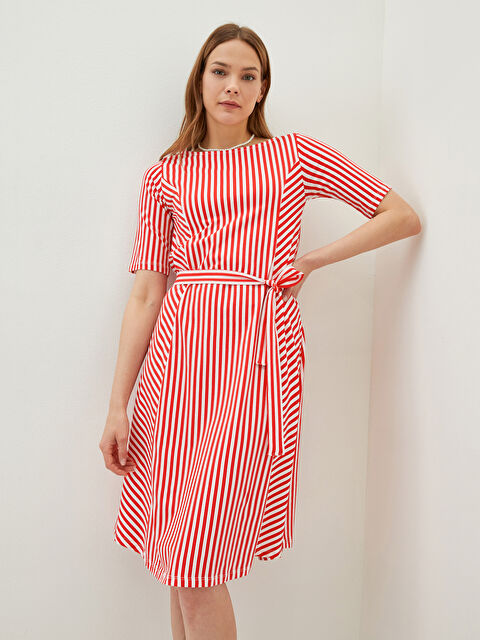 LCWAIKIKI Classic Bisiklet Yaka Çizgili Kısa Kollu Pamuklu Kadın Elbise