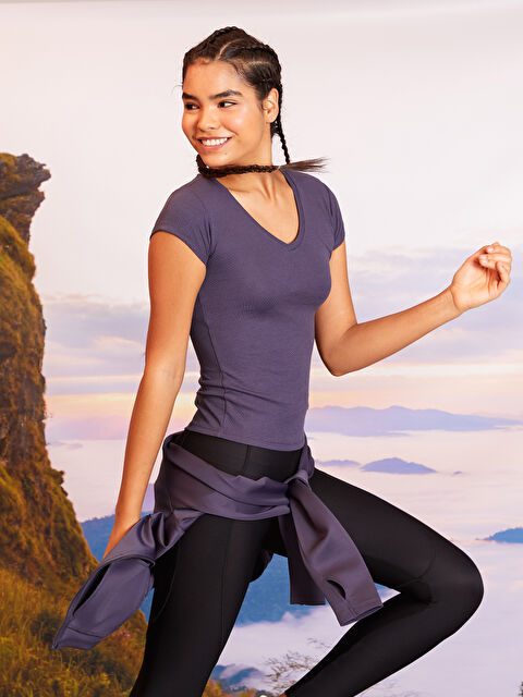 XSIDE ACTIVE تيشيرت رياضي للسيدات بياقة على شكل حرف V وكم قصير بنقشة ذاتية - S2EA75Z8-UW3