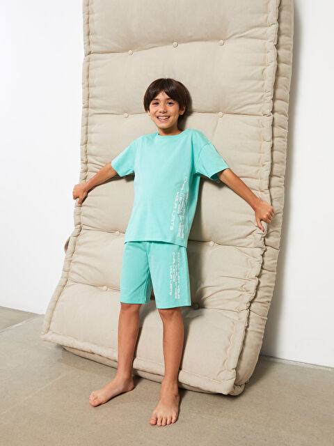LCW Kids Bisiklet Yaka Baskılı Kısa Kollu Erkek Çocuk Şortlu Pijama Takımı