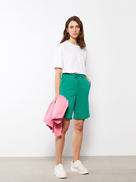 LCWAIKIKI Basic Beli Lastikli Düz Cep Detaylı Pamuklu Kadın Bermuda Şort
