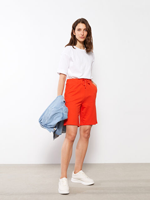 LCWAIKIKI Basic Beli Lastikli Düz Cep Detaylı Pamuklu Kadın Bermuda Şort