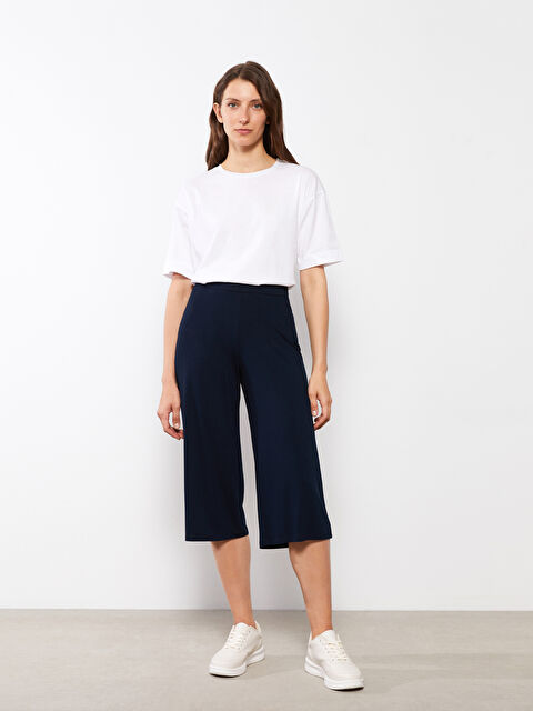 LCWAIKIKI Basic Kadın Beli Lastikli Düz Kapri - S2FC20Z8-E1J