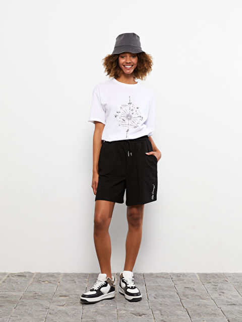 LCW Vision Әйелдерге арналған серпімді белдік мәтін принтті шолақ шалбар - S2G422Z8-RQN