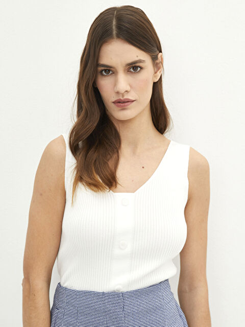 LCWAIKIKI Classic Women's V Neck Straight Sleeveless Knitwear  Sweater - S2G743Z8-R9J