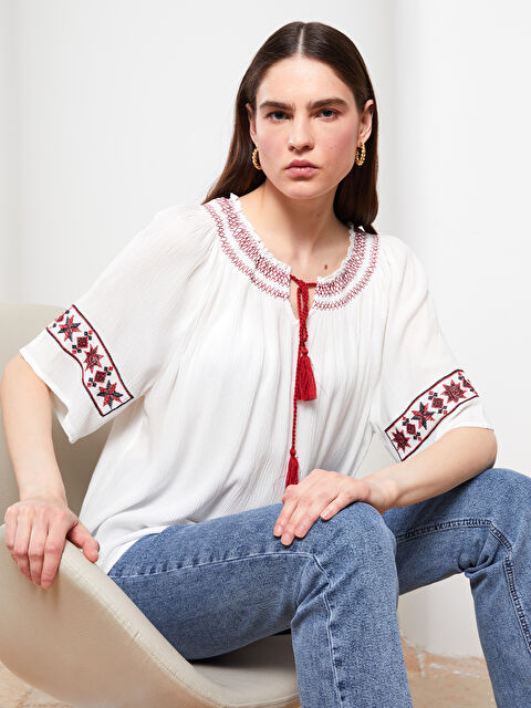 LCWAIKIKI Classic Вратовръзка Бродирана Къс ръкав Набръчкано Блуза за жени - S2HJ75Z8-RVK