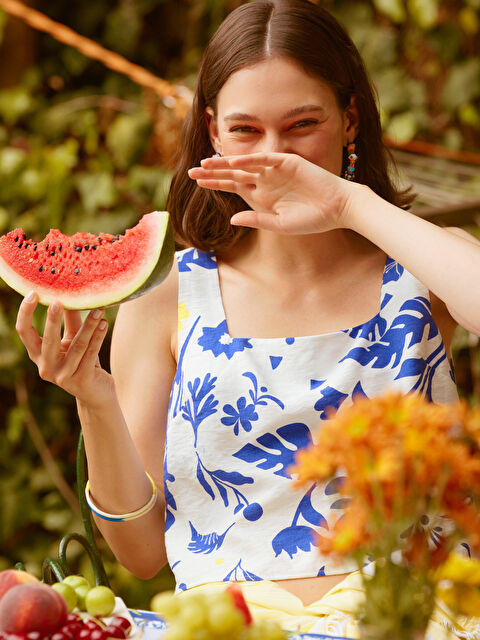 LCW Vision Kare Yaka Desenli Kolsuz Crop Kadın Bluz