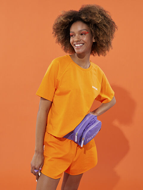 Pantone Bisiklet Yaka Baskılı Kısa Kollu Pamuklu Oversize Kadın Tişört - S2MM01Z8-10P