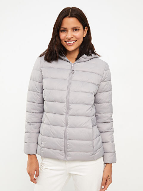 LCWAIKIKI Classic Kadın Kapüşonlu Düz Şişme Mont - W20176Z8-S2S