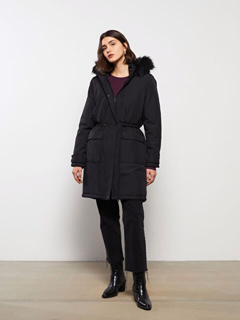 LCWAIKIKI Classic Kadın Kapüşonlu Düz Parka - W20180Z8-E0N