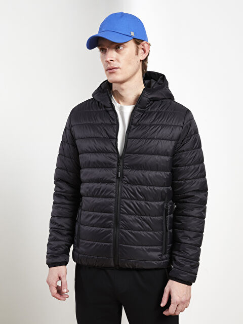 LCWAIKIKI Classic Standart Kalıp Kapüşonlu Erkek Şişme Mont - W21780Z8-CVL